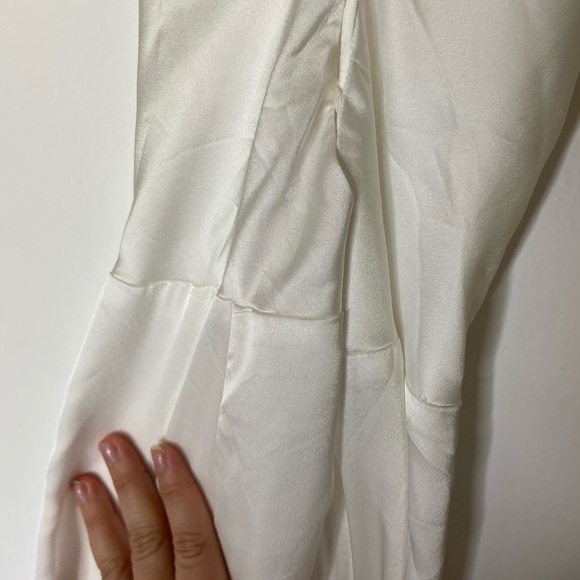 Show me your mumu godshaw goddess satin maxi - Picture 4 of 8